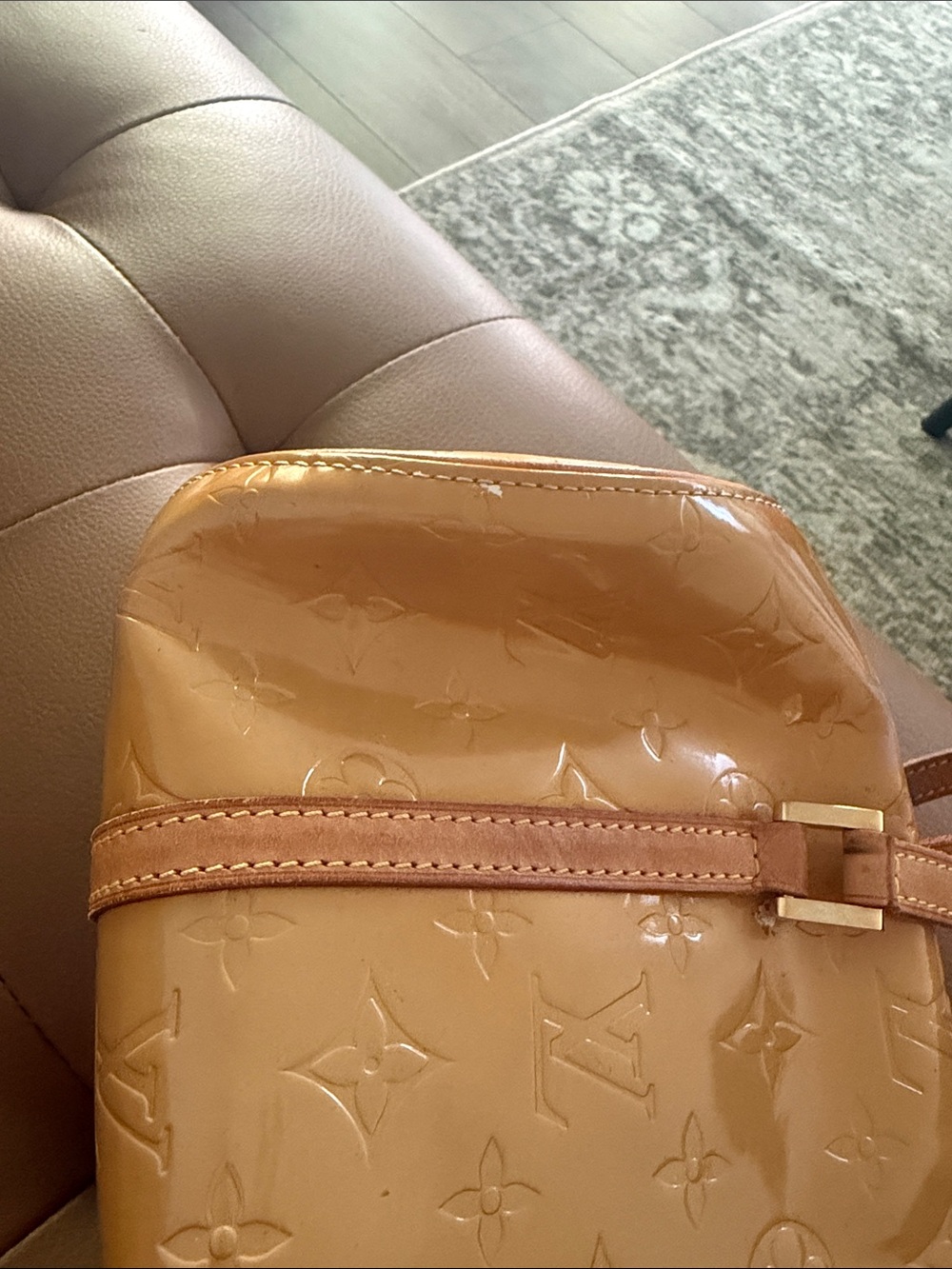 Authentic LOUIS VUITTON Bedford Beige Vernis Leather Hand B… - Picture 15 of 17